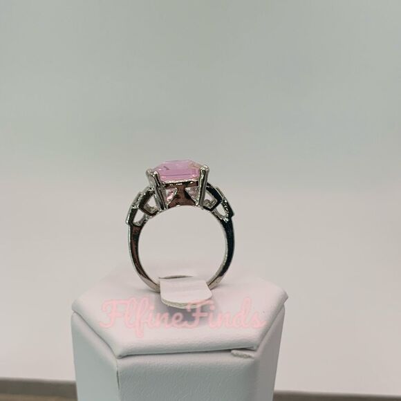 Elegant Pink Gemstone Ring - Picture 12 of 14